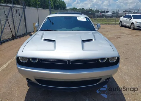 2022 Dodge Challenger Sxt z USA, uszkodzony, nr VIN 2C3CDZAG4NH260491